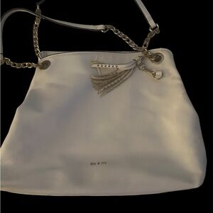 Elegant White Shoulder Bag with Gold Chain